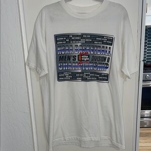Gear For Sports Vintage White NCAA Basketball Championship Elite 8 Tee XL